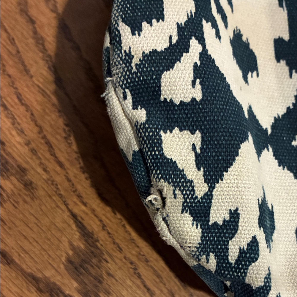 Kavu Navy and White Patterned Sling Bag - Picture 9 of 16